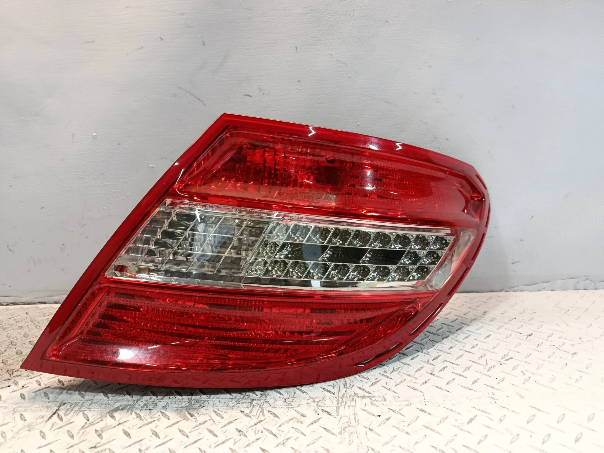 ФОНАРЬ MERCEDES-BENZ ПРАВЫЙ A2048202064 NA8829