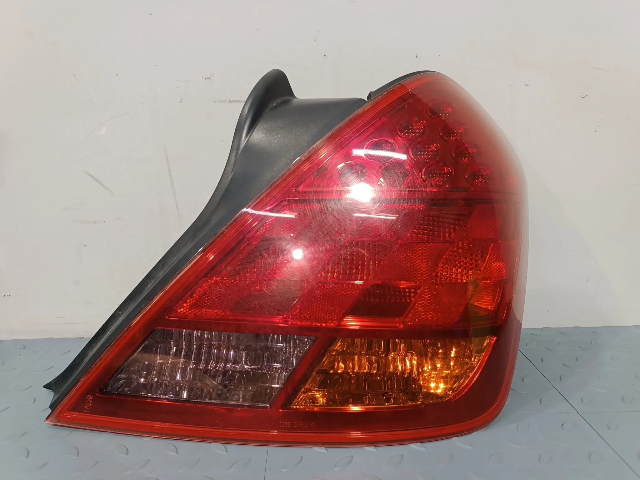 ФОНАРЬ NISSAN ПРАВЫЙ 265509W50B  KB772