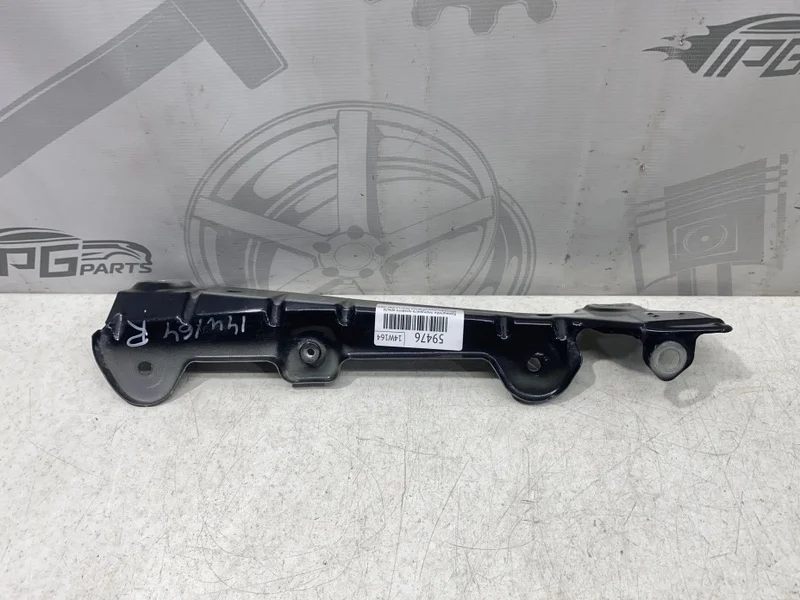 Кронштейн переднего правого крыла Mercedes-benz 2009 W164