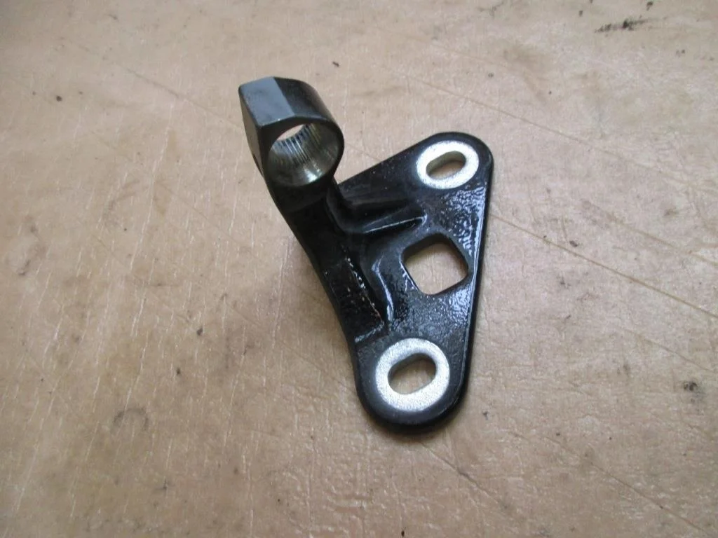 Петля двери Mercedes-Benz