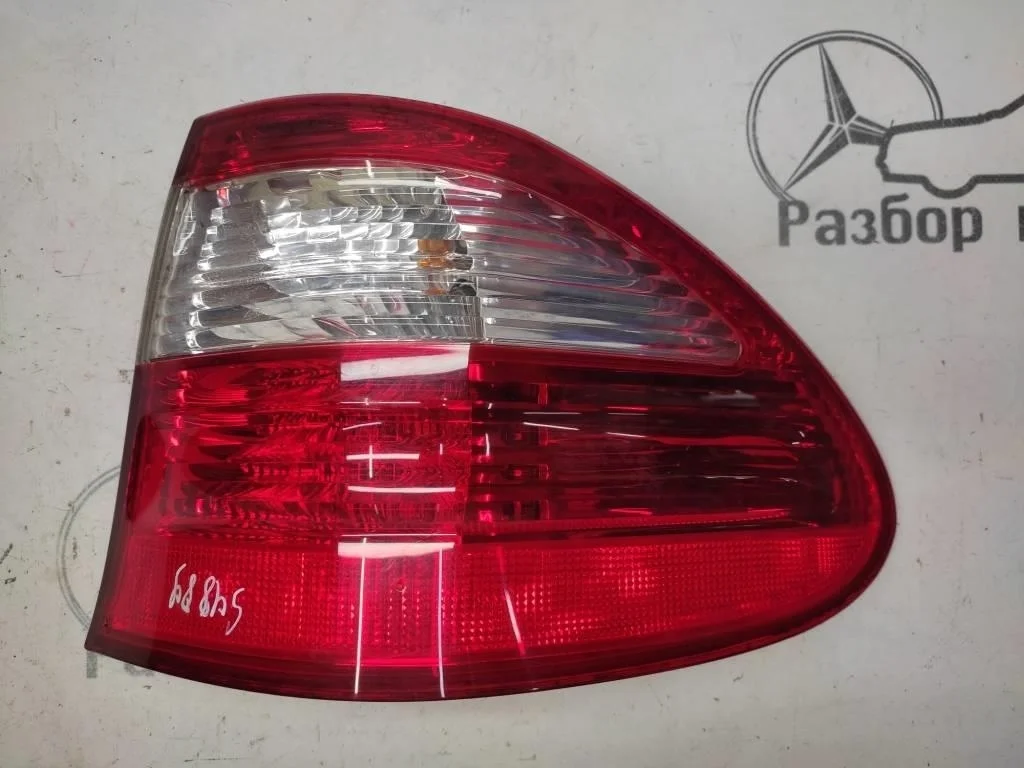 Фонарь задний правый Mercedes-Benz