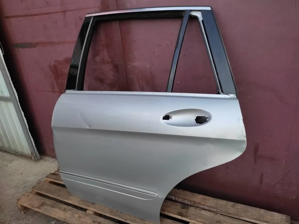 Дверь задняя левая Mercedes-Benz
