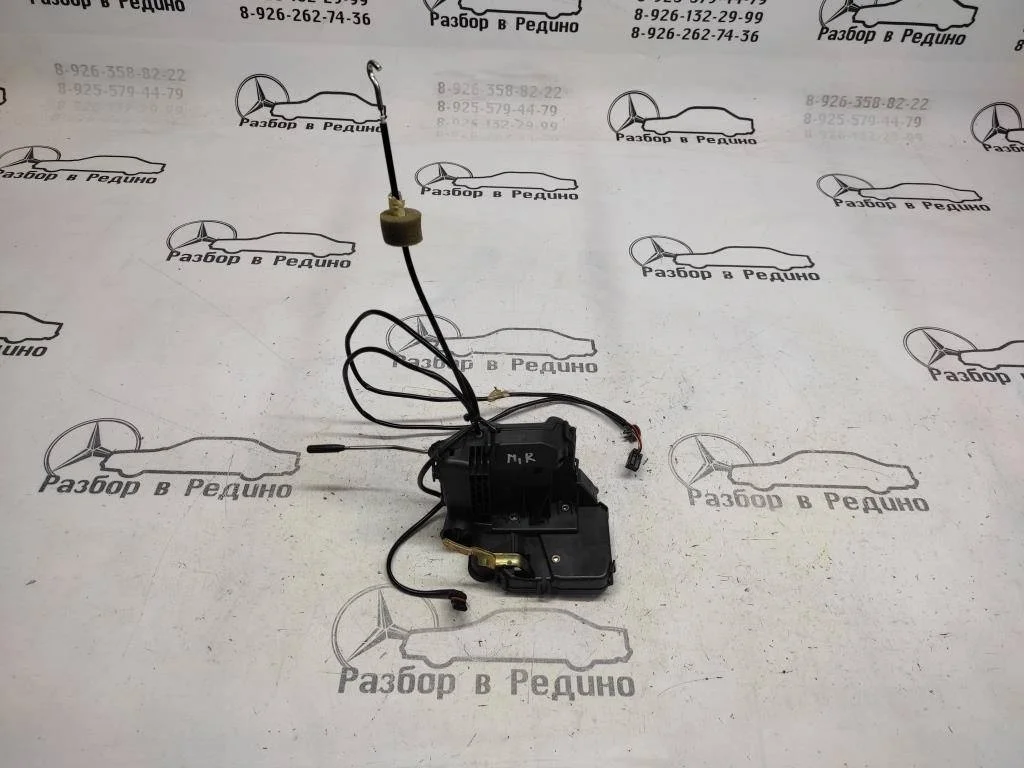 Замок двери передней правой Mercedes-Benz