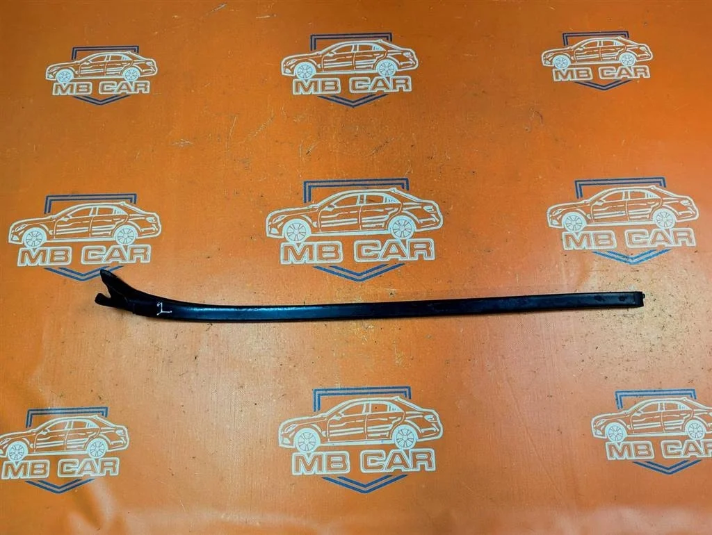 Молдинг лобового стекла Mercedes-Benz