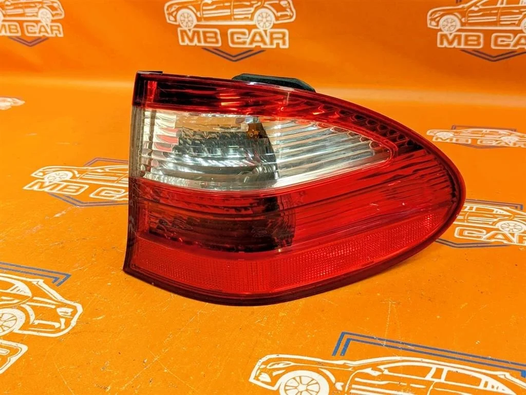 Фонарь задний правый Mercedes-Benz