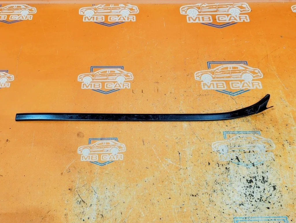 Молдинг лобового стекла Mercedes-Benz