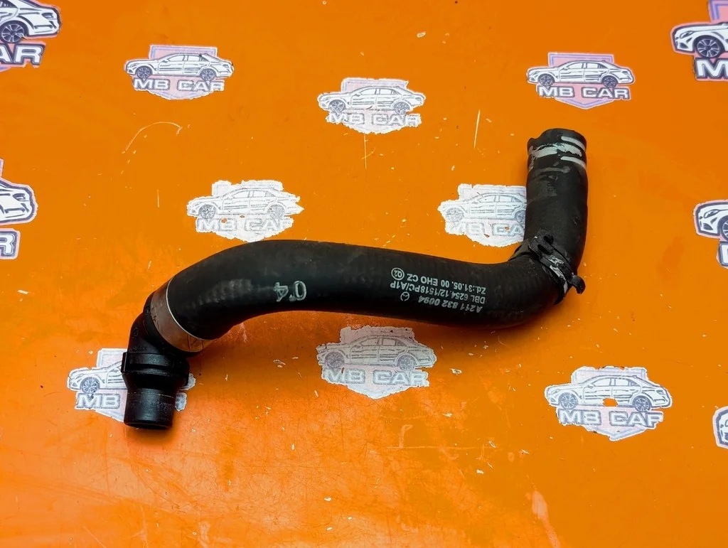 Патрубок ОЖ Mercedes-Benz