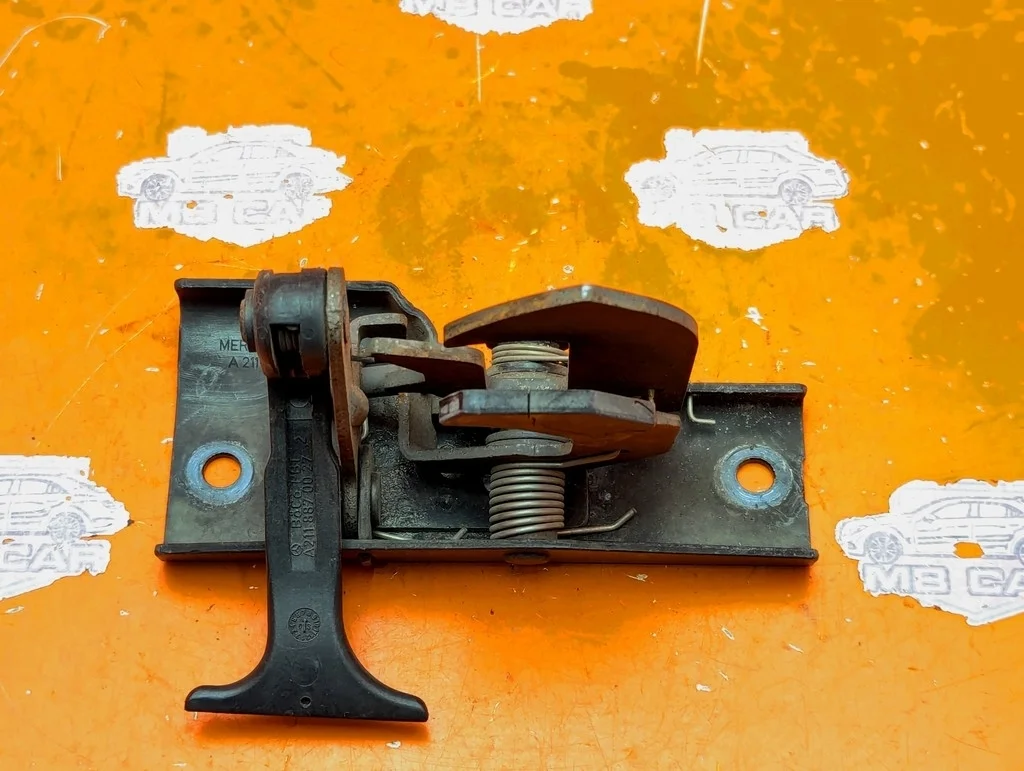 Замок капота Mercedes-Benz