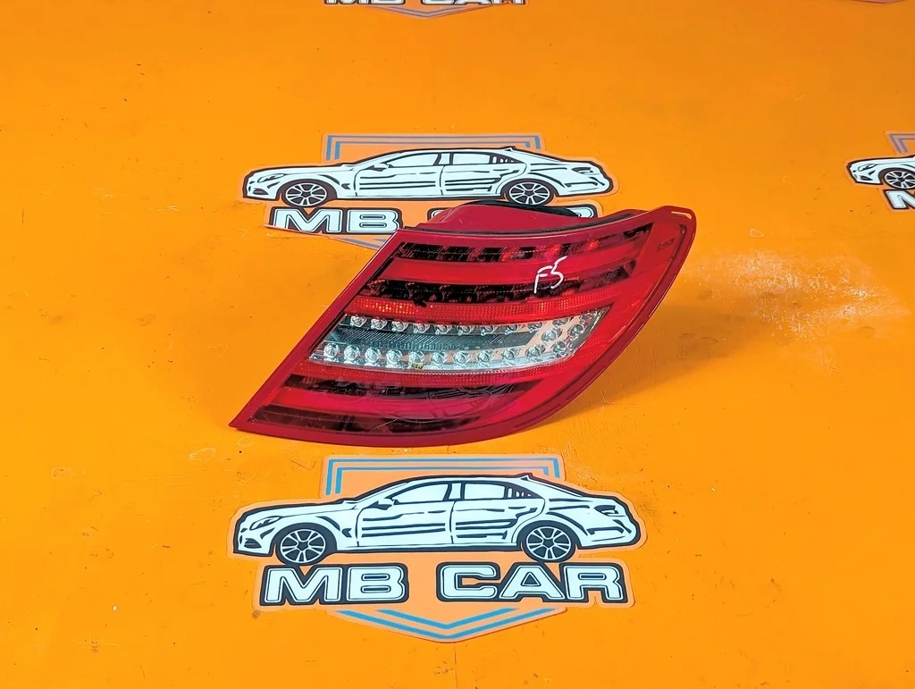 Фонарь задний правый Mercedes-Benz