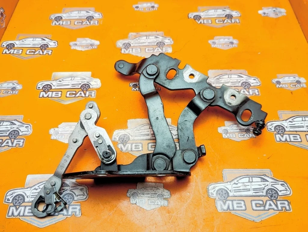 Петля капота Mercedes-Benz