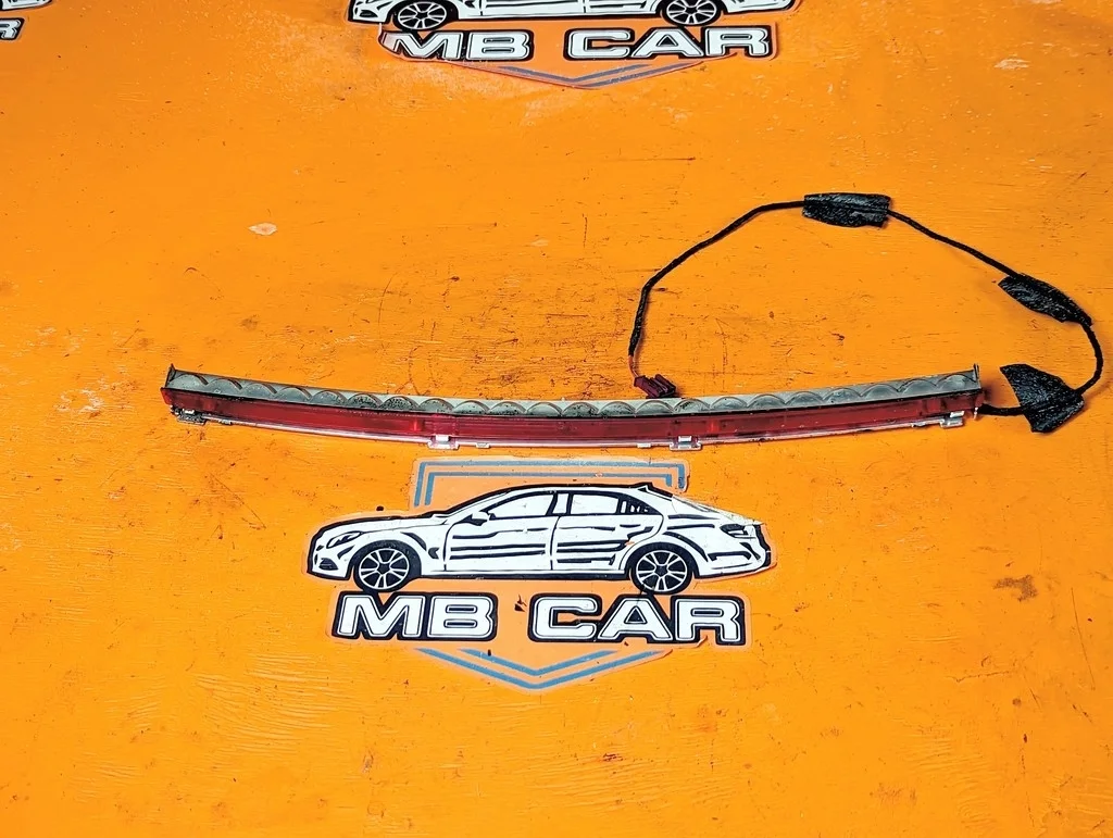 Фонарь стоп-сигнала Mercedes-Benz