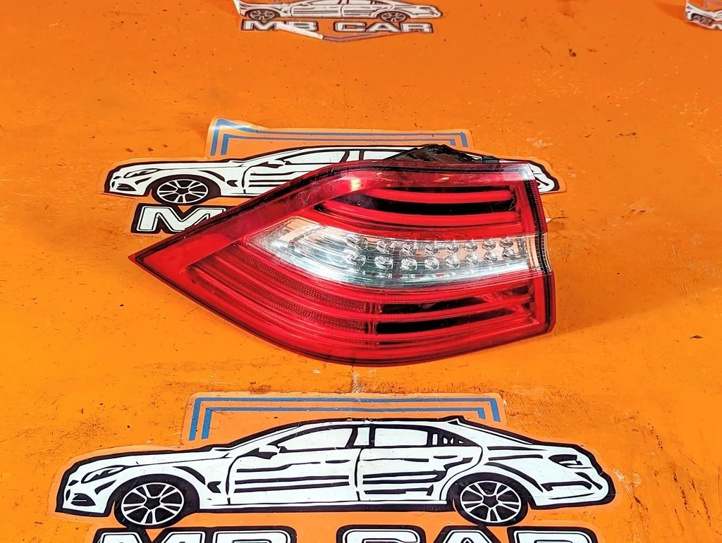 Фонарь задний левый Mercedes-Benz