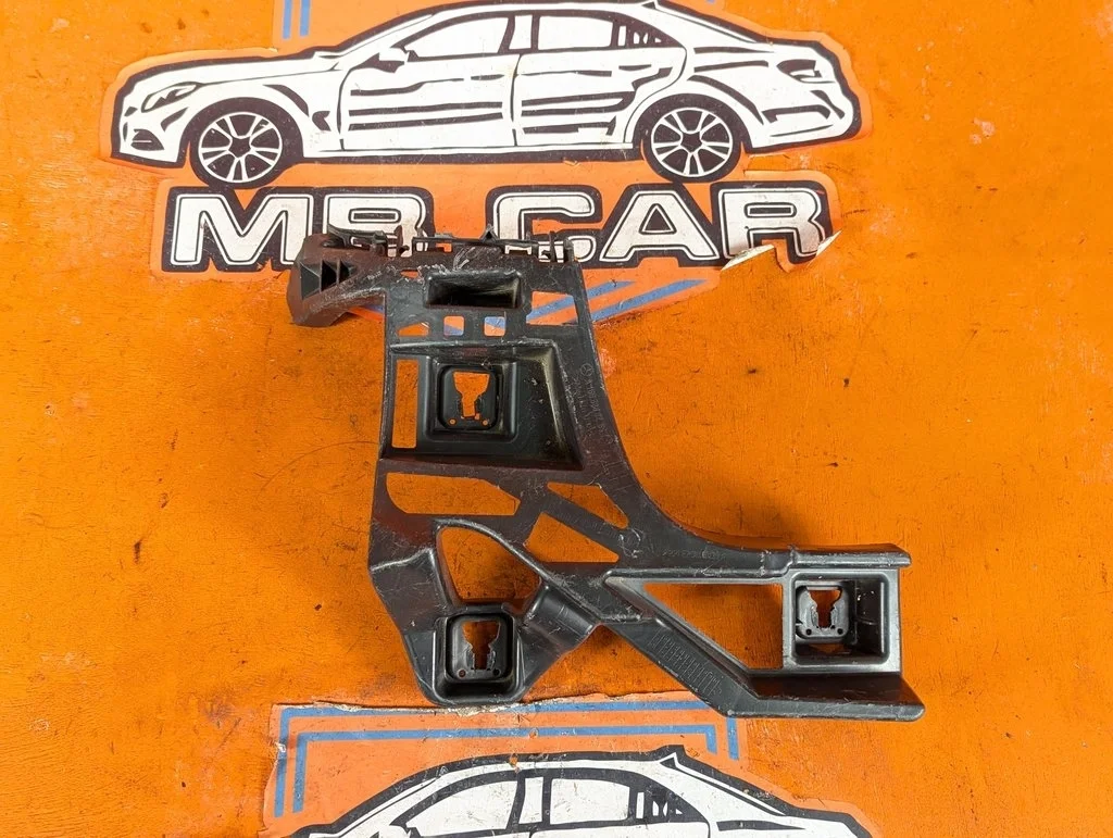 Кронштейн крепления бампера Mercedes-Benz