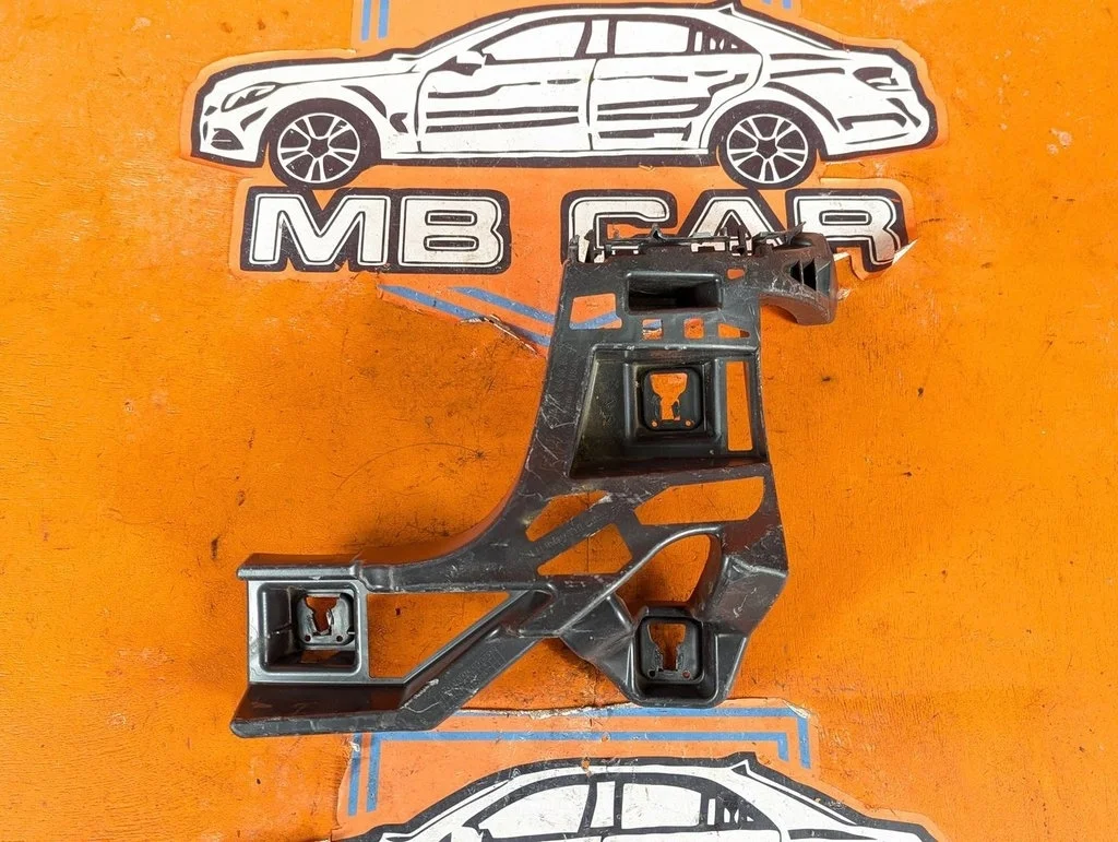 Кронштейн крепления бампера Mercedes-Benz