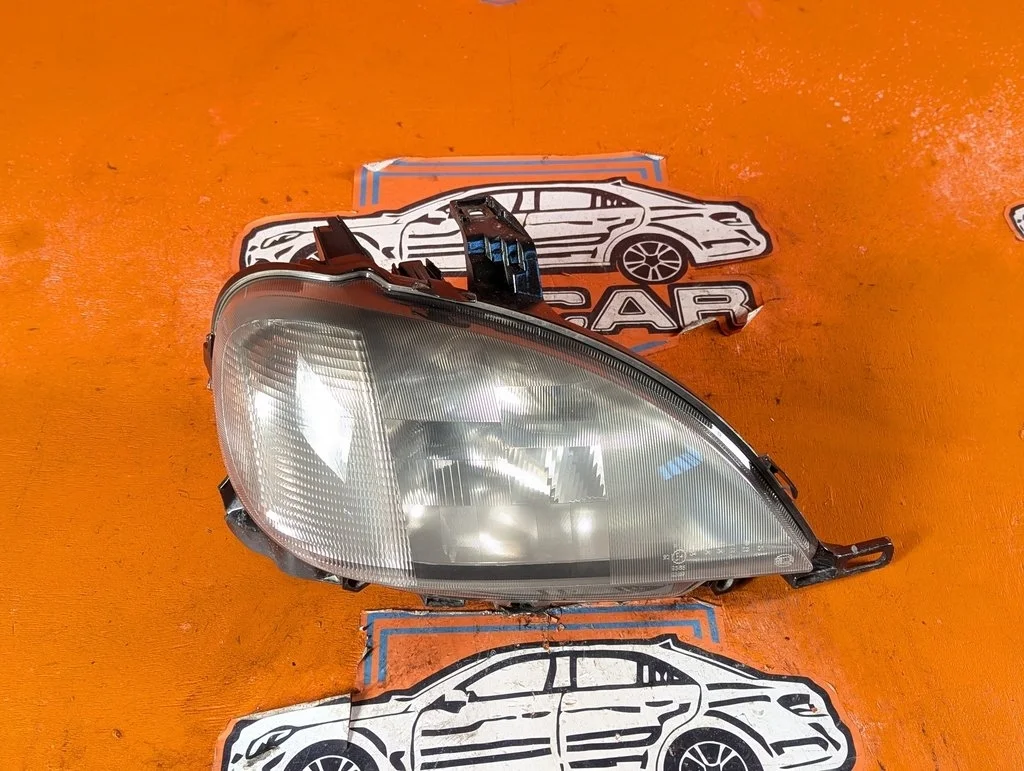 Фара правая Mercedes-Benz