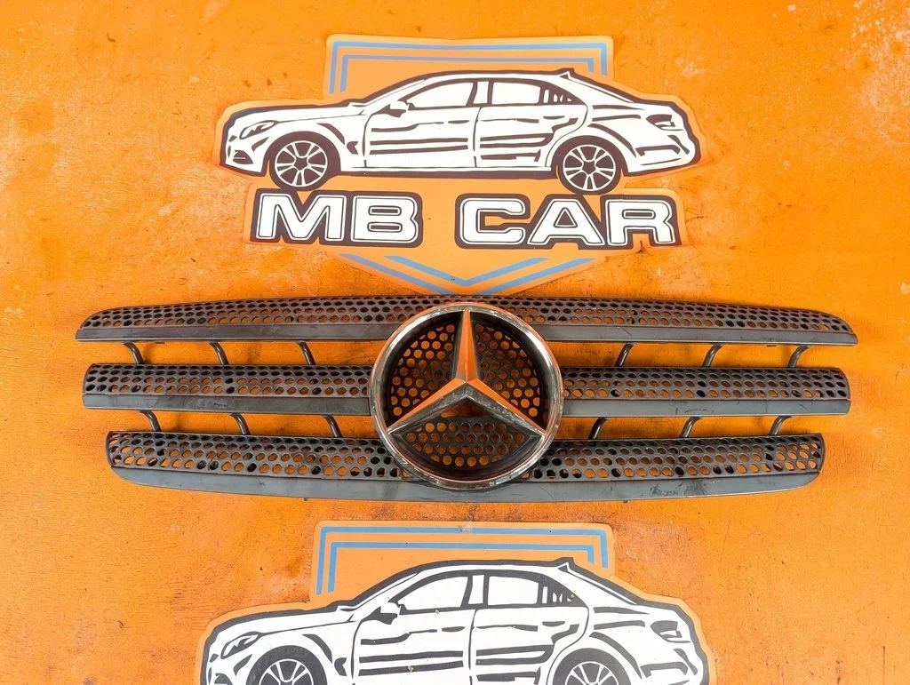 Решетка радиатора Mercedes-Benz