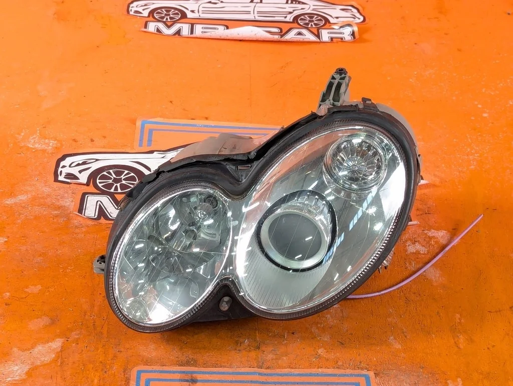 Фара левая Mercedes-Benz