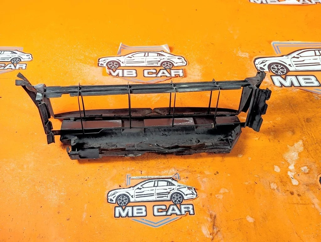 Кожух радиатора Mercedes-Benz
