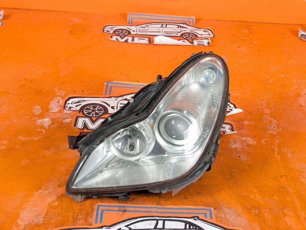 Фара левая Mercedes-Benz