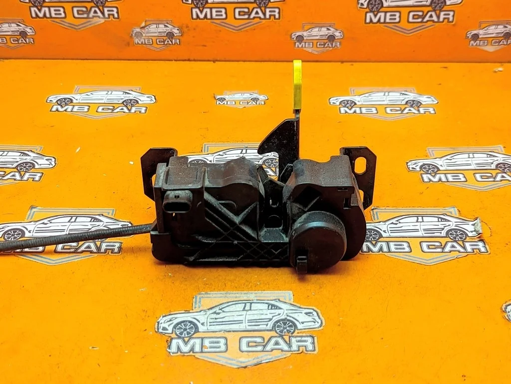 Замок капота Mercedes-Benz