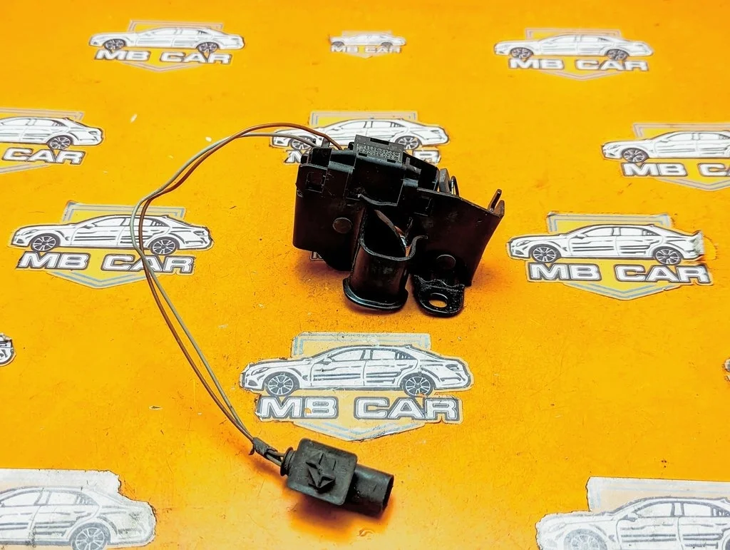 Замок капота Mercedes-Benz
