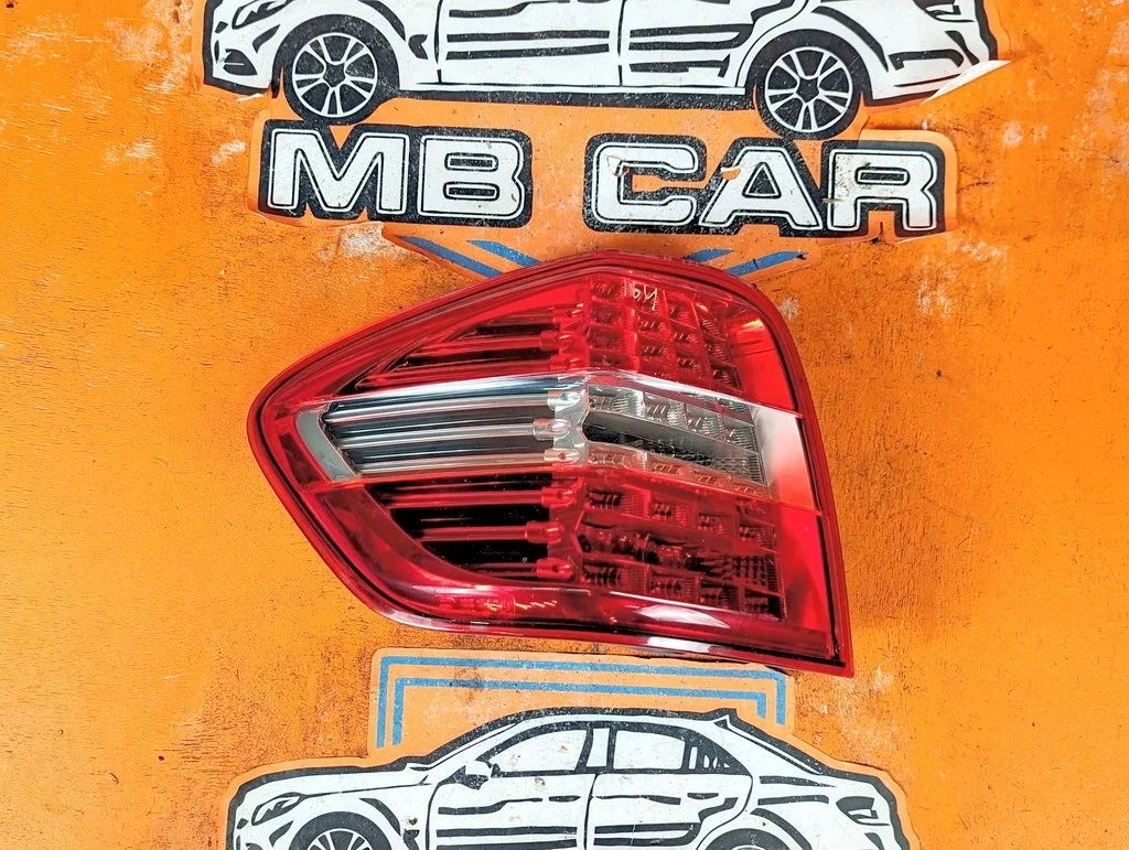 Фонарь задний левый Mercedes-Benz