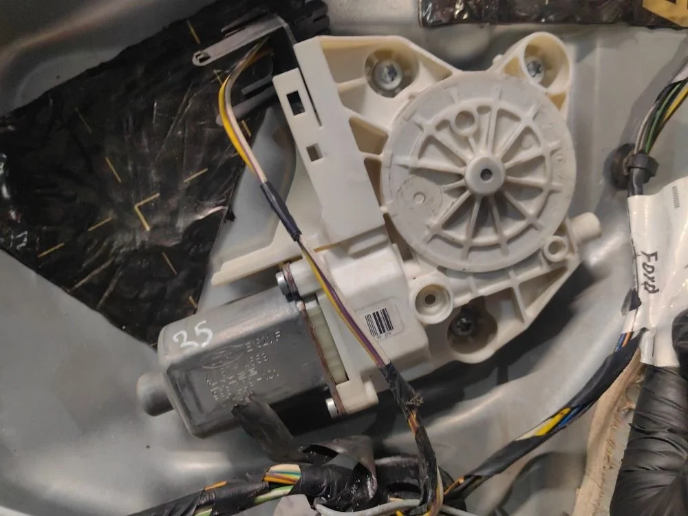 Моторчик стеклоподъемника п. п. Ford Focus II