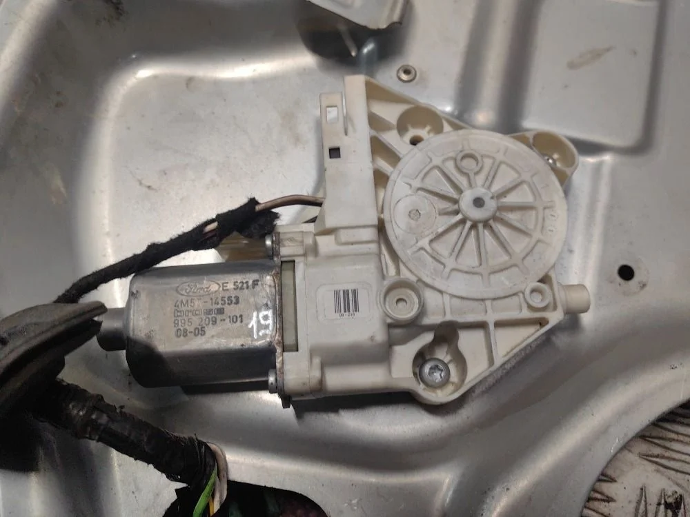Моторчик стеклоподъемника п. п. Ford Focus II