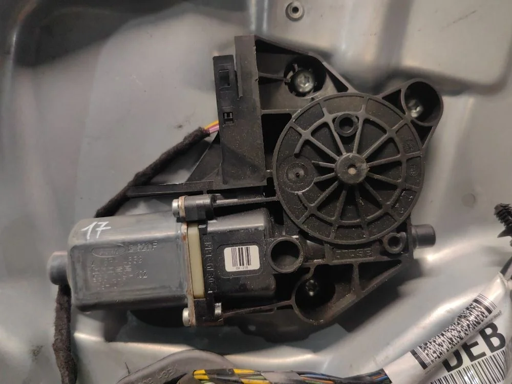 Моторчик стеклоподъемника п. п. Ford Focus II