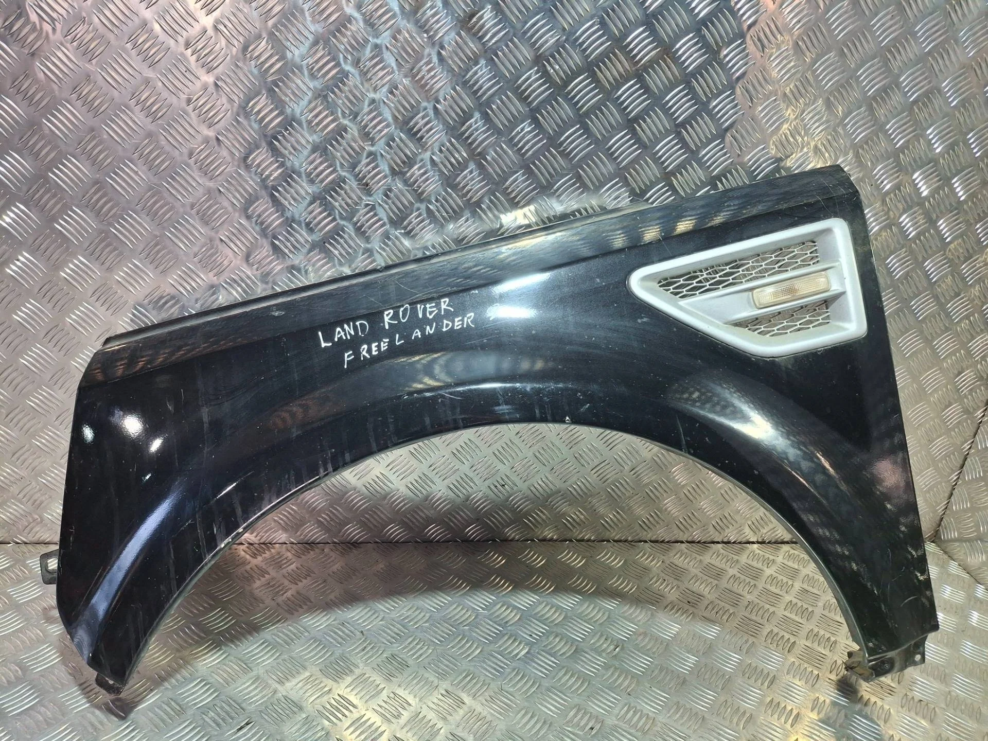крыло левое Land Rover Freelander 2   черный
