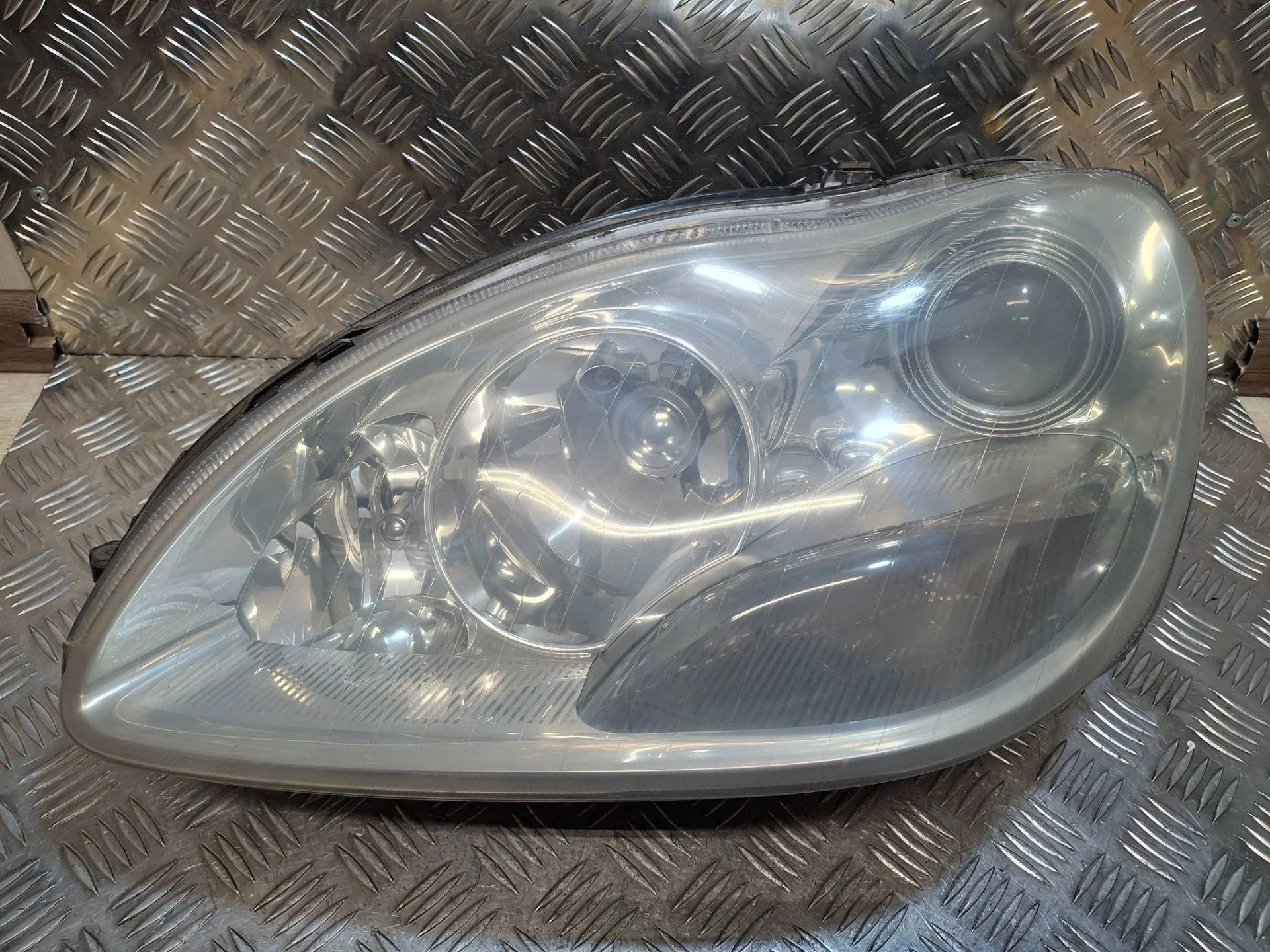 фара левая Mercedes-Benz S W220