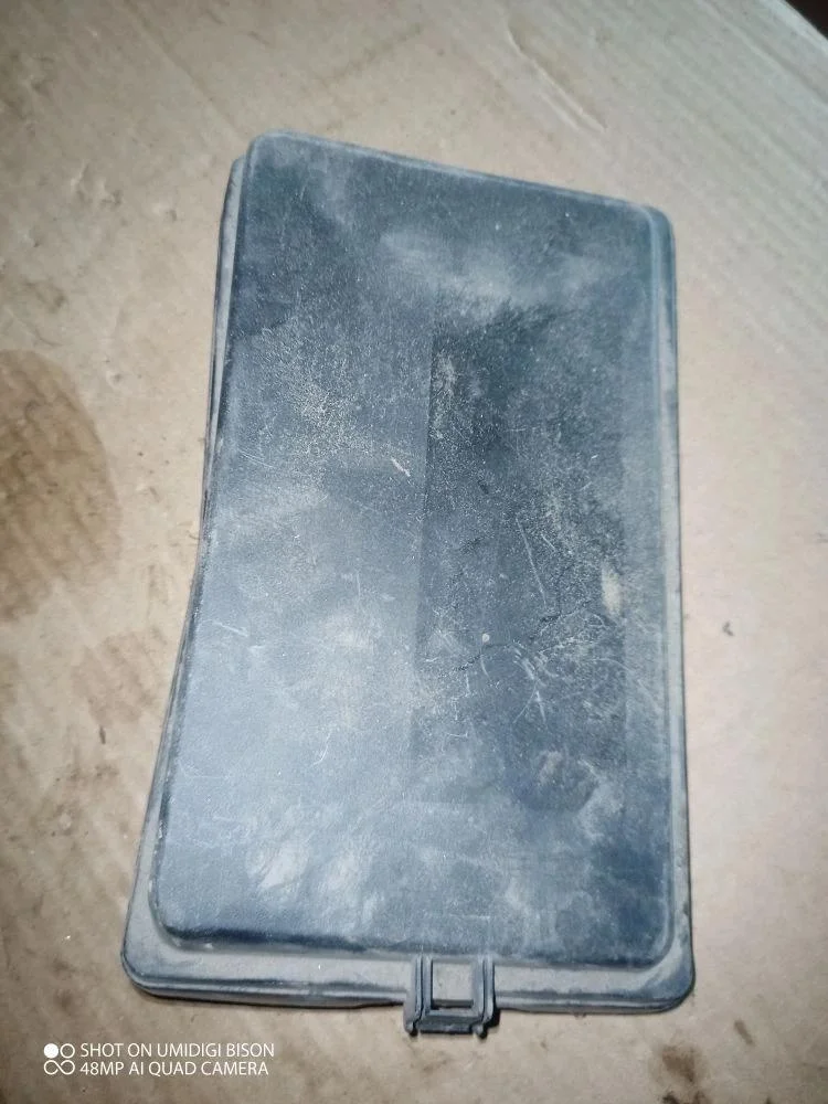 Крышка блока предохранителей Lexus IS II (2005—2008)