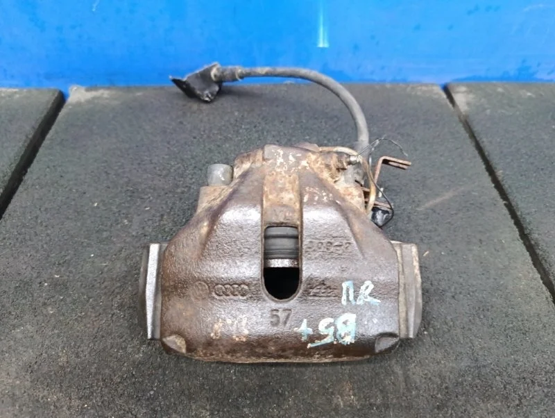 Суппорт тормозной Volkswagen Passat 2003 8E0615124A B5 1.6 ARM, передний правый