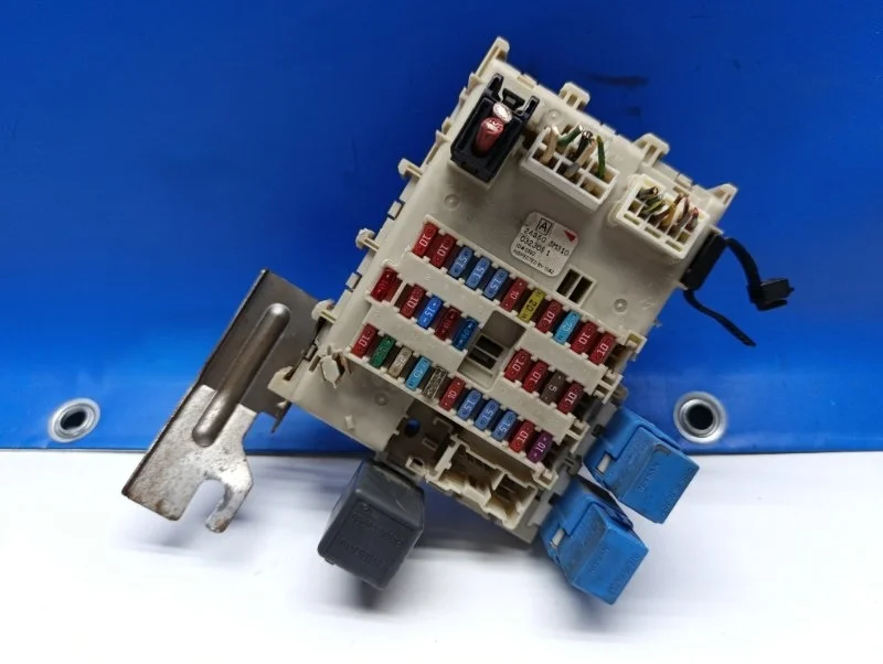 Блок предохранителей Nissan Almera 2006 243505M310 N16