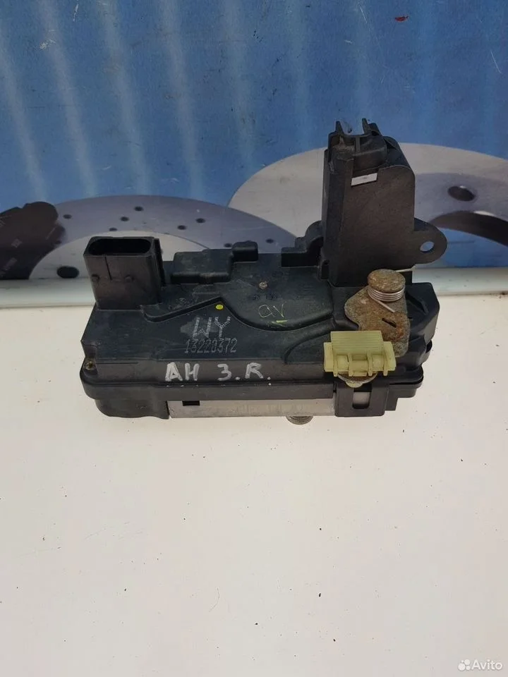 Замок двери задний правый opel zafira b astra h