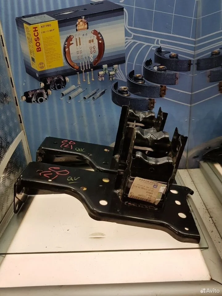 Кронштейн усилителя бампера левый opel corsa d