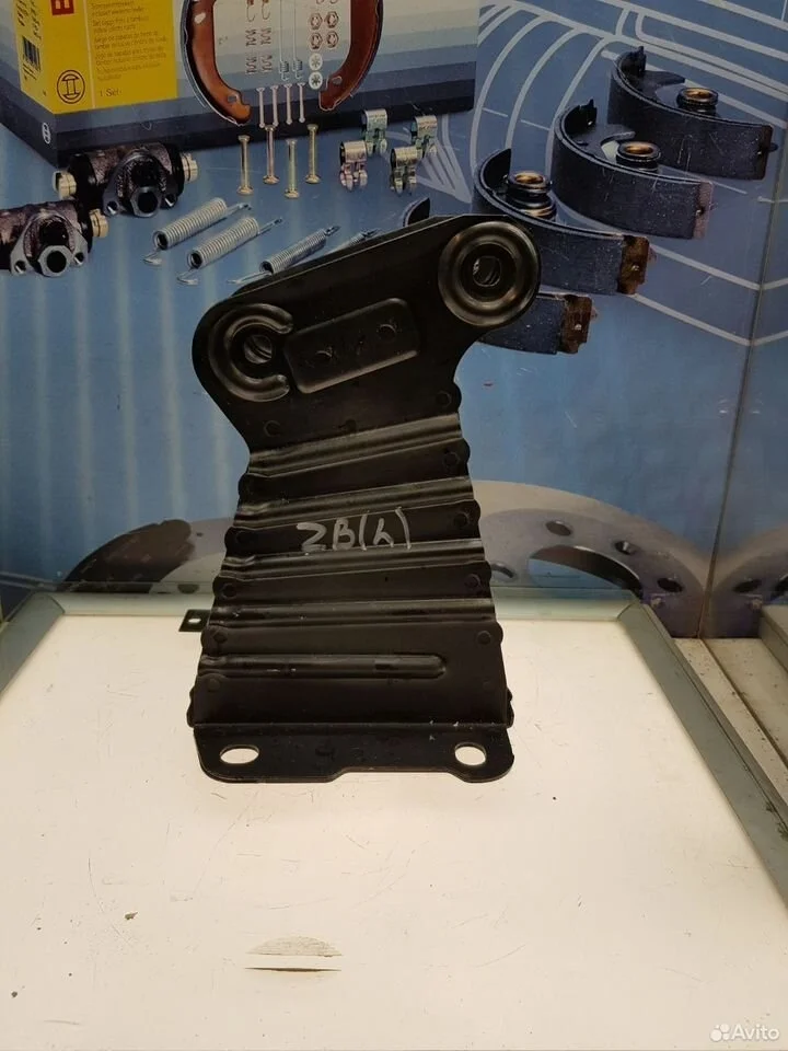 Кронштейн переднего усилителя левый opel meriva b