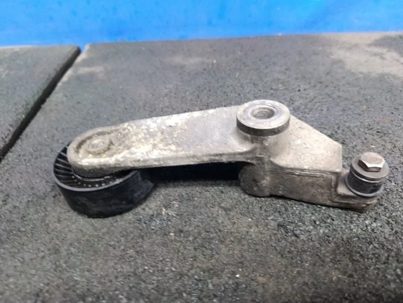 Ролик натяжитель Toyota Corolla 2006 1662022012 E120 1.4 4ZZ