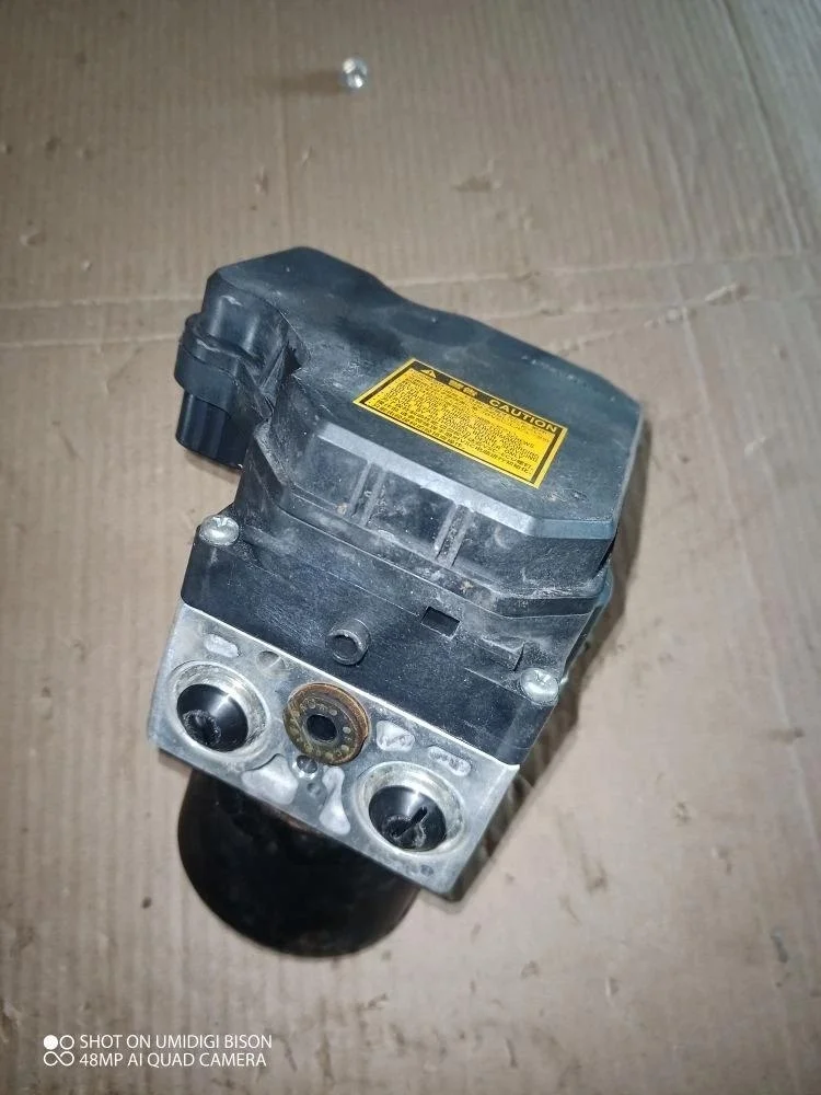 Блок ABS (насос) Lexus IS II (2005—2008)