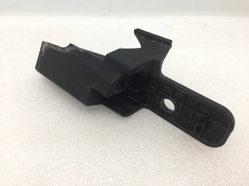 Кронштейн фары Kia Rio 2015-2024 92141H0000 4, передний левый