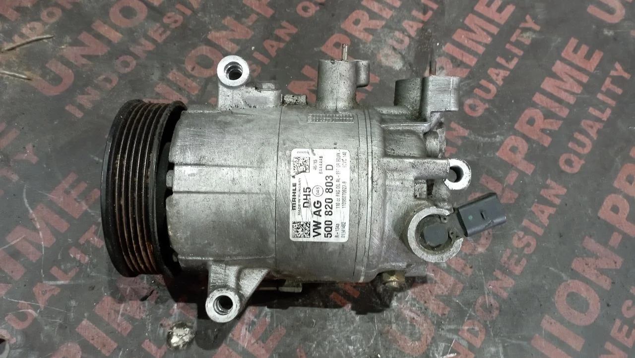 Компрессор кондиционера 5Q0820803D Volkswagen Passat B6 2.0 Дизель