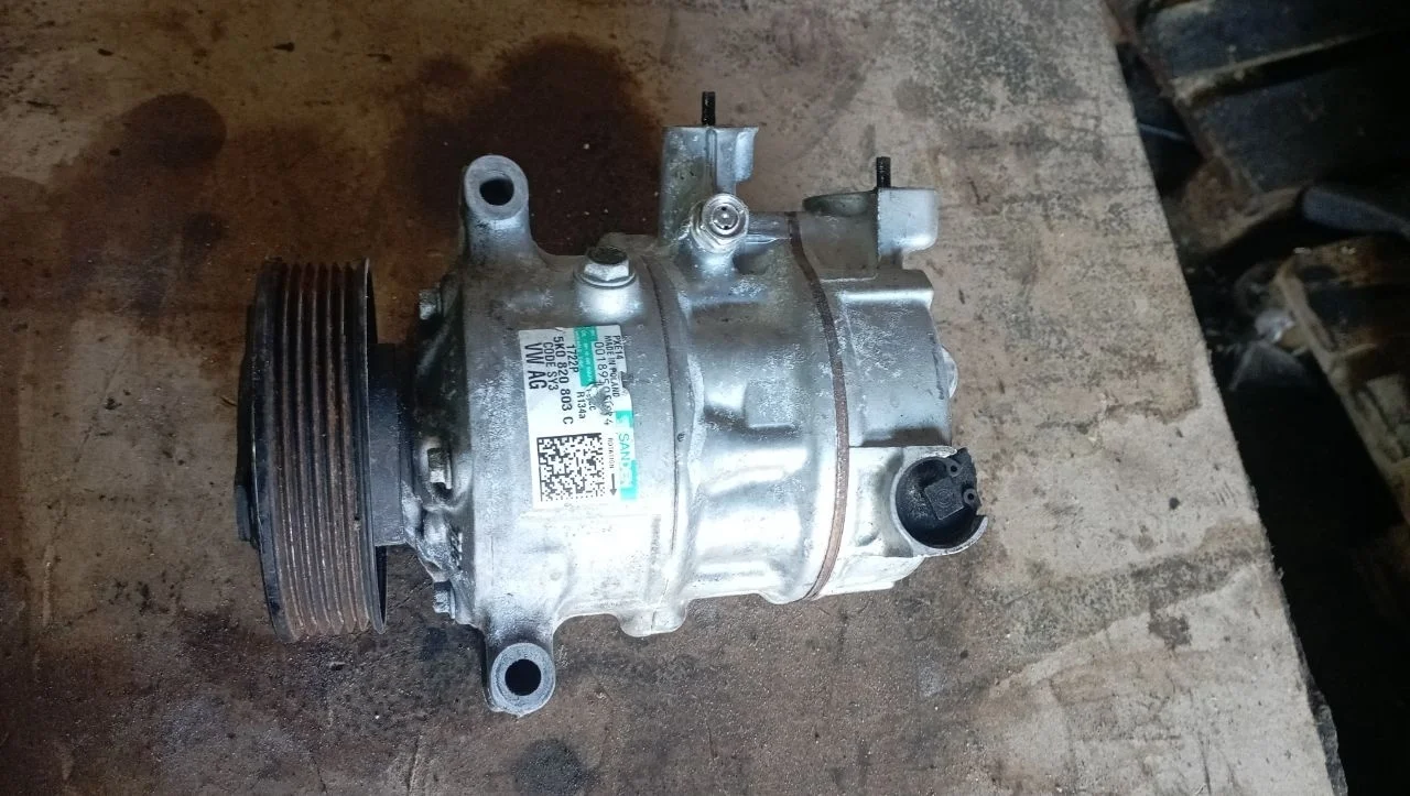 Компрессор кондиционера 5K0820803C Volkswagen Golf 6 1.2 Бензин
