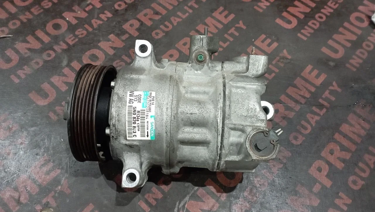 Компрессор кондиционера 5N0820803C Volkswagen Golf 6 1.2 Бензин