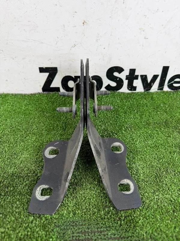 Петля капота левая + правая Ford Focus 2008