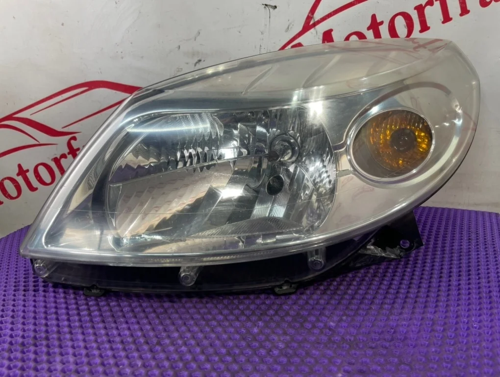 Фара галогеновая Renault Sandero 1   F L