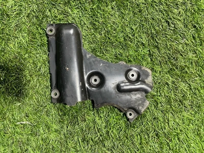 Кожух ГРМ Nissan Patrol 1990-2002 13591VC100 Y61 ZD30DDTI