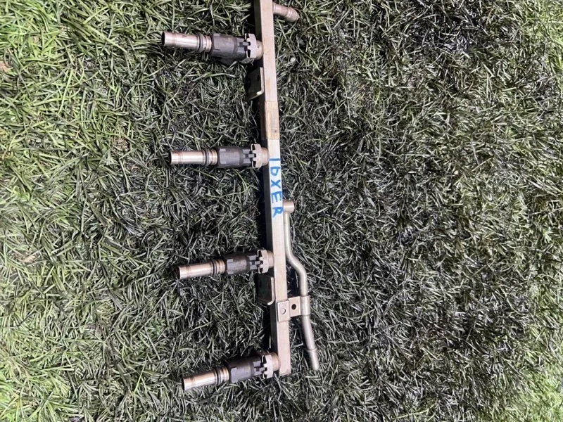 Топливная рампа с форсунками Opel Astra 55559375 H Z16XER