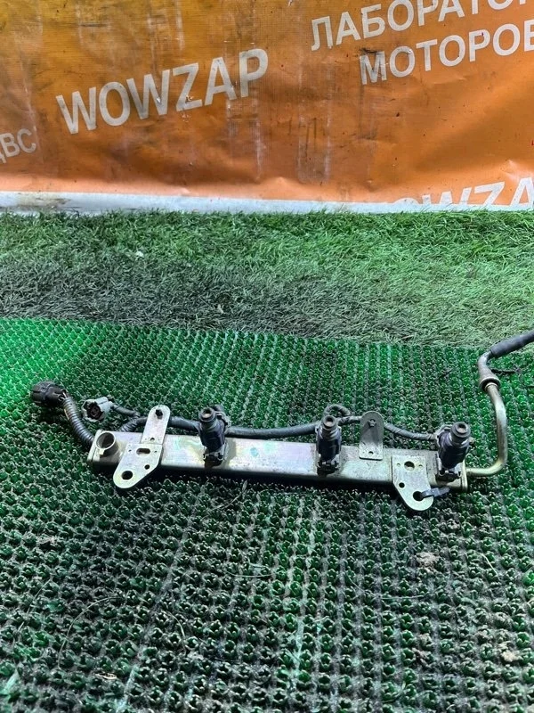 Топливная рампа с форсунками Nissan liberty FBJC100 QR20DE 2.0