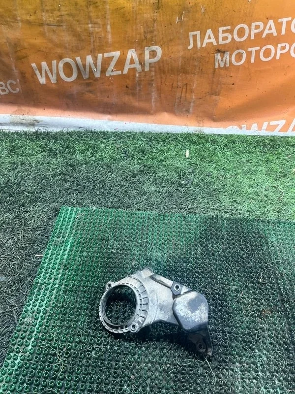 Кожух ГРМ Volkswagen Golf 04C109175D CBZB