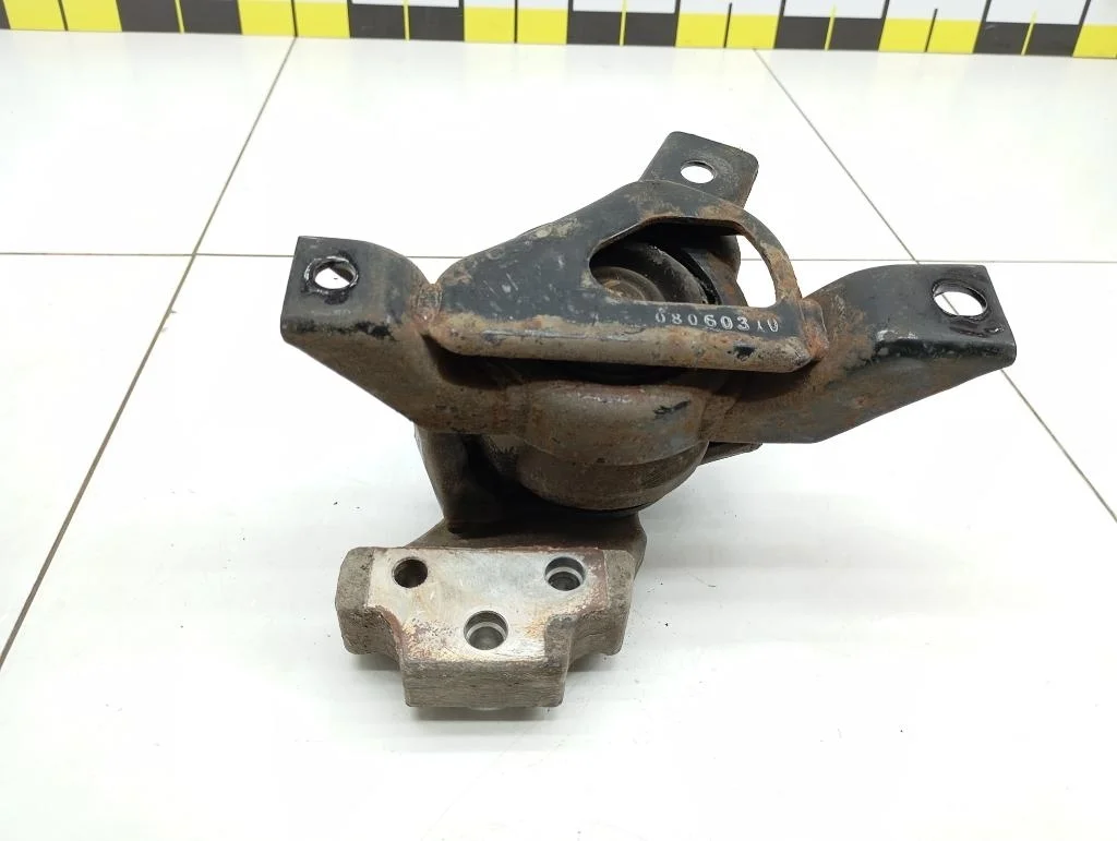 Опора двигателя правая Hyundai Getz 2008 TB